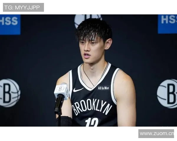 蔡老板昨晚与曾凡博击掌鼓励并嘱咐教练多给予他上场机会