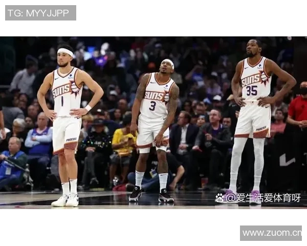 布克半场展现得分能力9投4中贡献14分2板5助表现抢眼